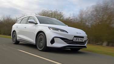 BYD Seal 6 DM-i Touring, вид спереди в движении
